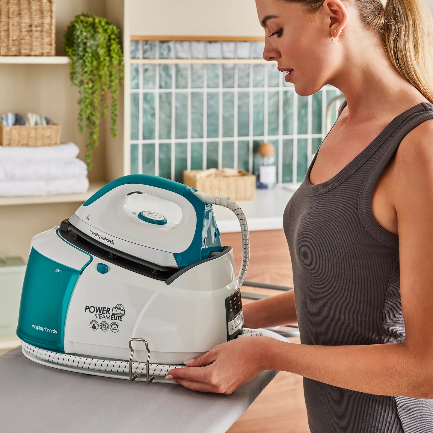 MORPHY RICHARDS Power 2400w SteamElite Steam Generator