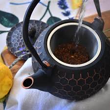 L'ouare cast iron Teapot with strain